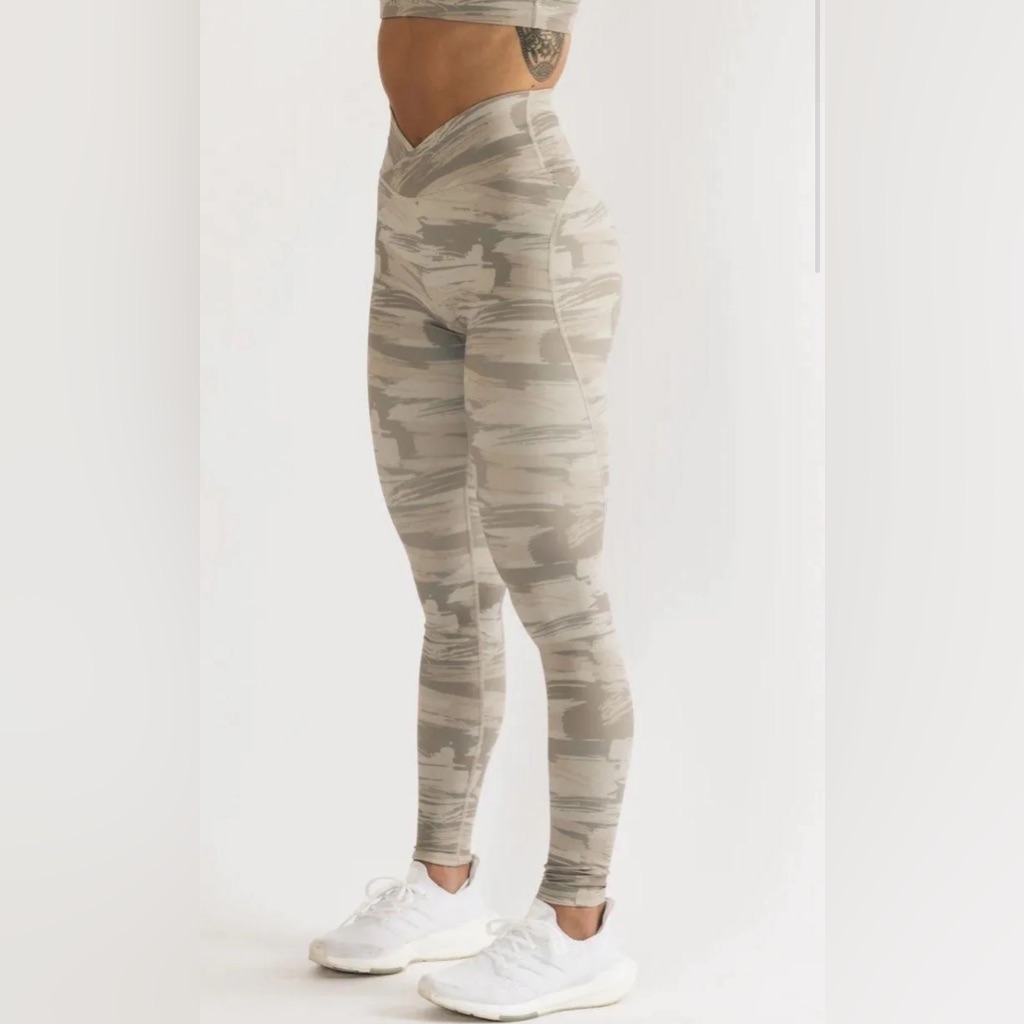 Alphalete Surface Power Leggings In Desert Canvas Camo